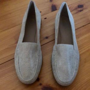 E360 Easy spirit shoes. Beige with gold sparkles. Size 10narrow -no stains